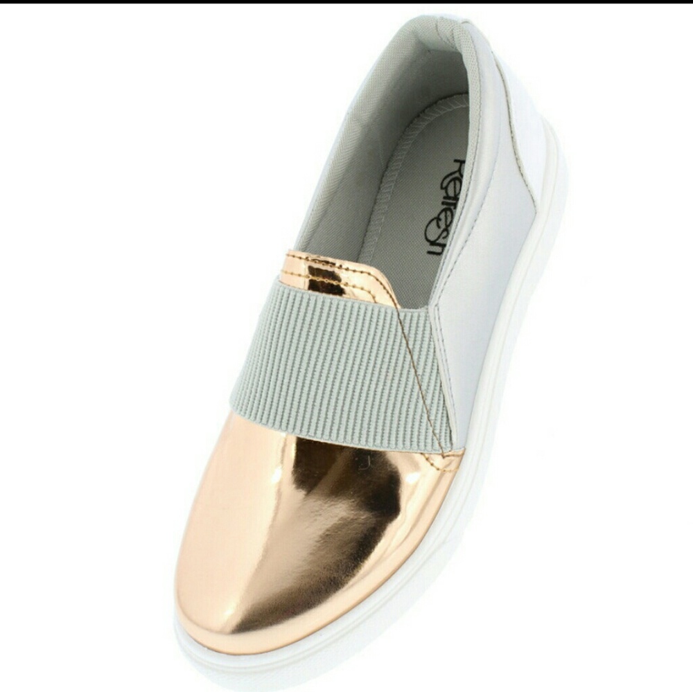 Ladies canvas shoes